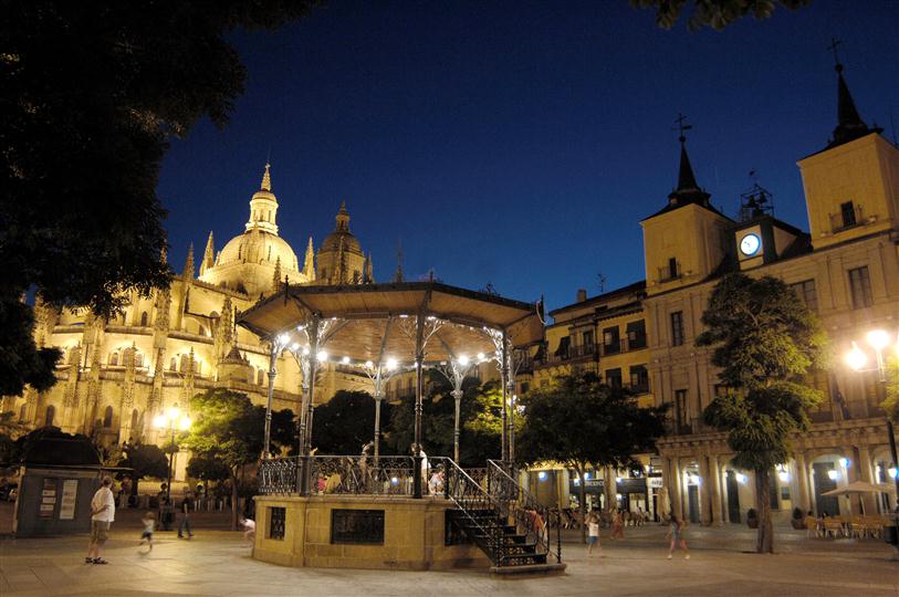 2-plaza-mayor-de-noche