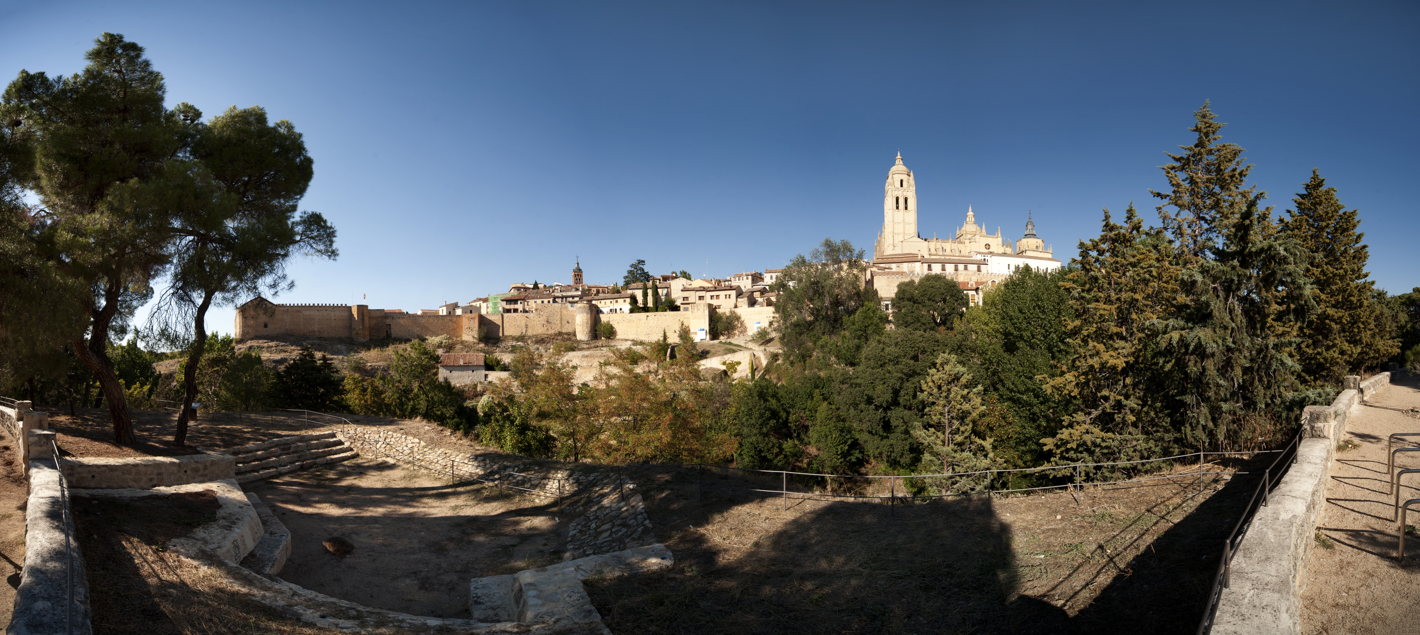 20110908_Segovia Catedral Juderia HuertasPanorama_sin_título9