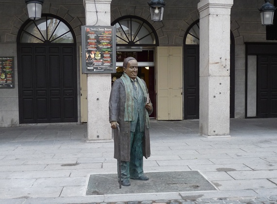 Estatua de Antonio Machado