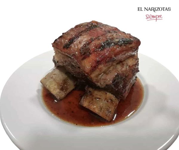 Costilla de ternera a baja temperatura con su propio jugo. Narizotas