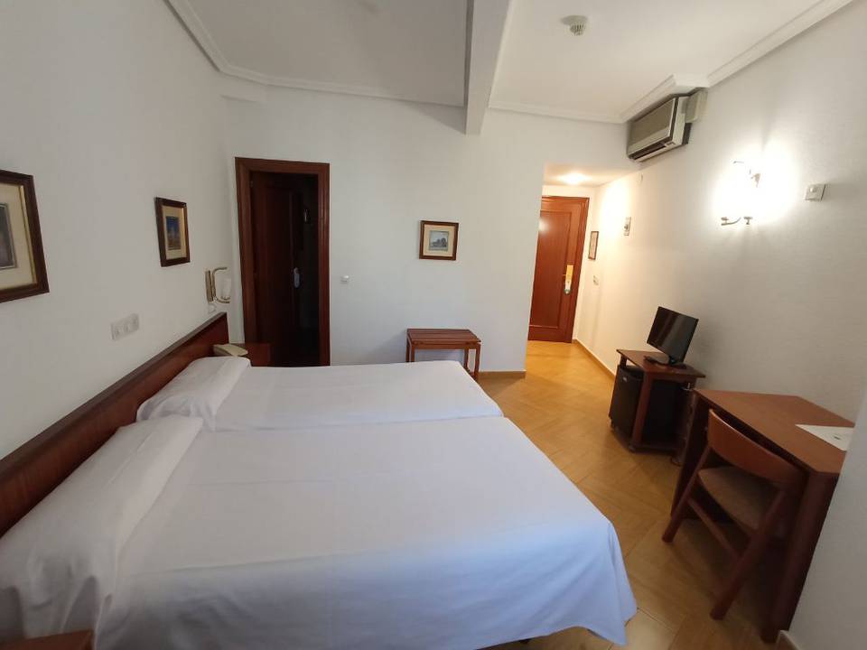 Una de nuestras habitaciones. Hotel ELE Acueducto