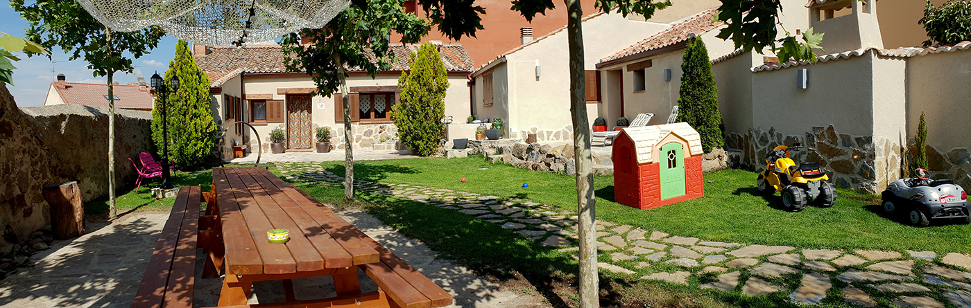 Nuestro jardín. Casa Rural Entreacebedas Green