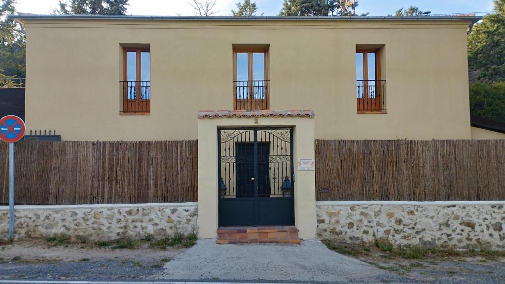 Casa rural Agapito Marazuela. Fachada