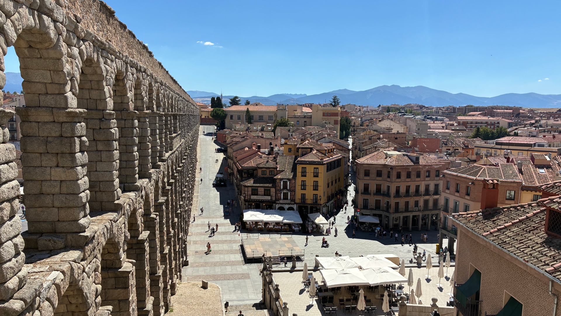 Acueducto y Plaza del Azoguejo