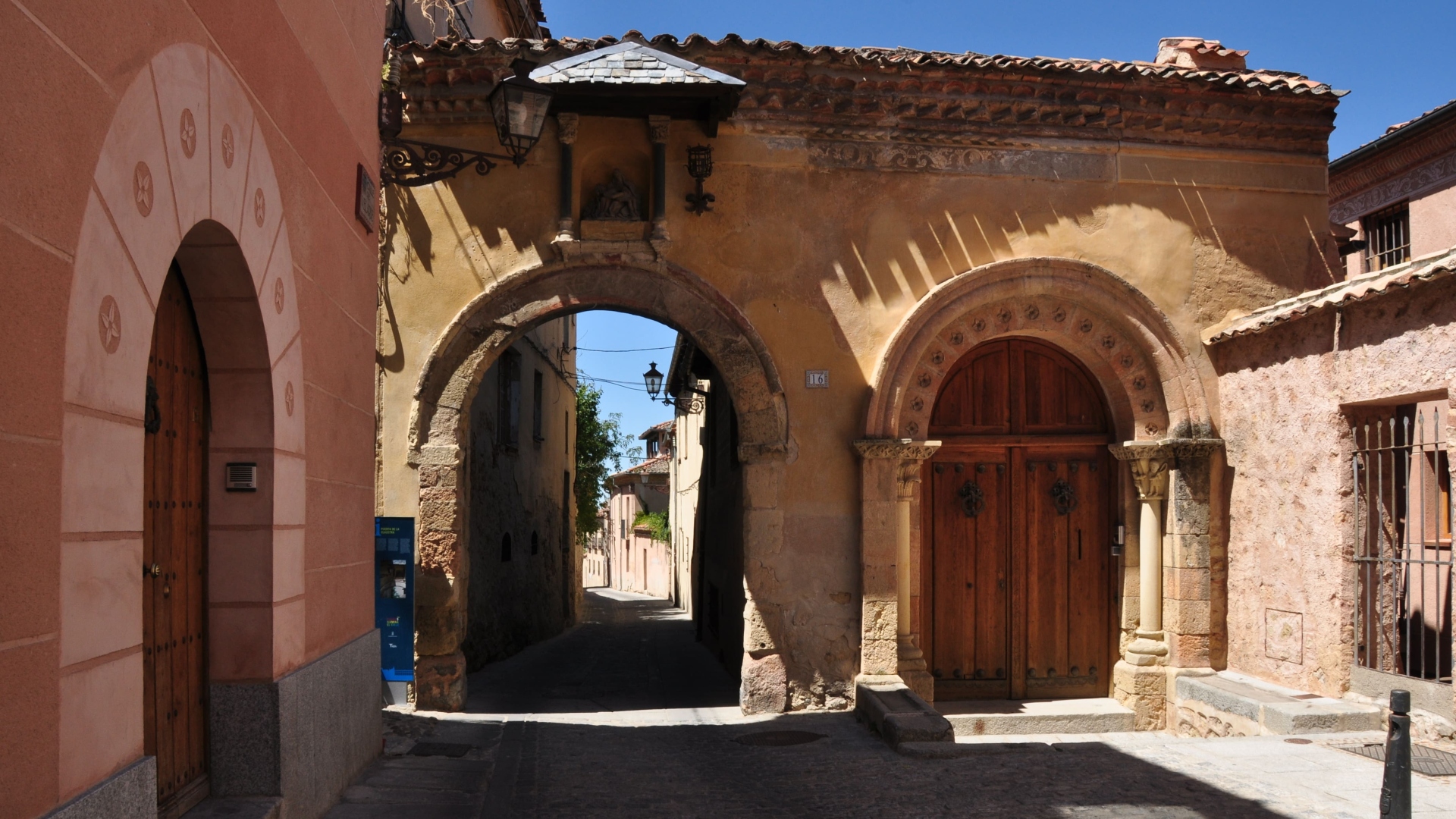 Puerta de la Claustra