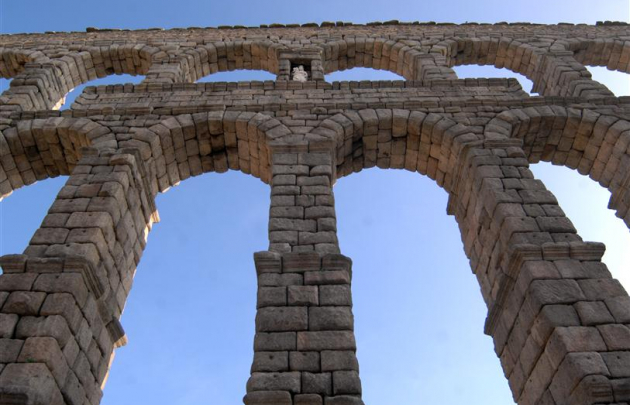 acueducto-de-dia.-arcos-del-acueducto