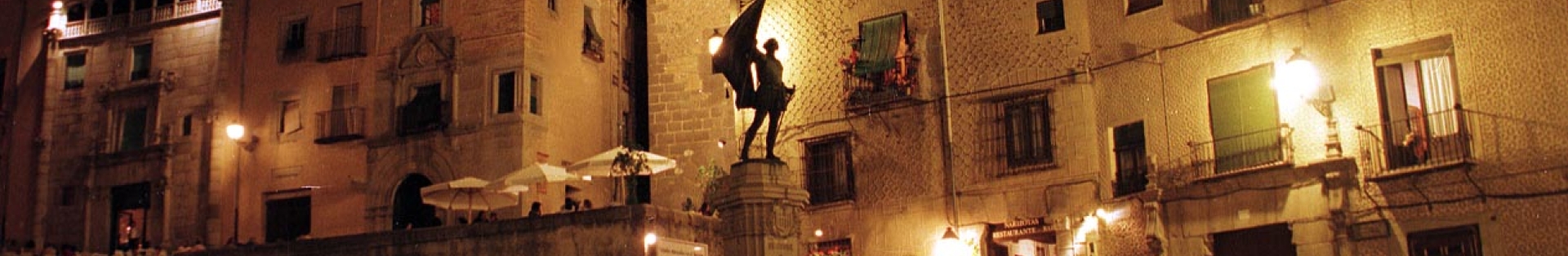 Torreondelozoyaenlaplazasanmartinnoche