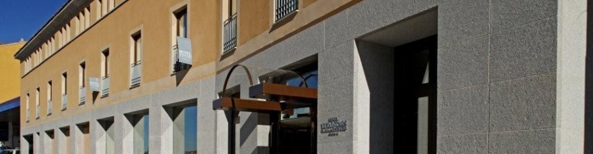 Acceso principal. Hotel Eurostars Plaza Acueducto