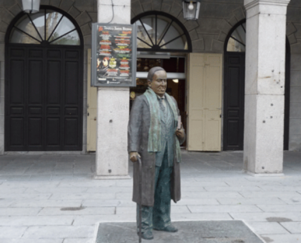 Estatua de Antonio Machado