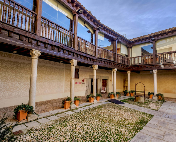 Centro Didáctico. Patio vista frontal