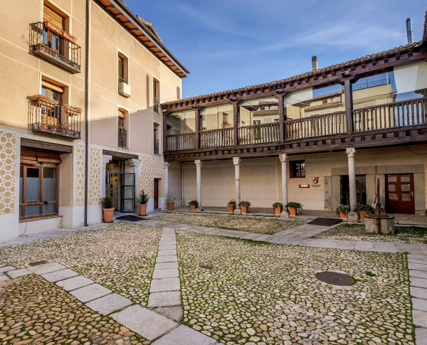 Centro Didáctico. Patio vista lateral