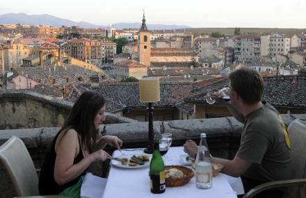 35-vista-panoramica-de-la-ciudad-de-segovia-desde-el-mirador-de-la-canaleja.jpg