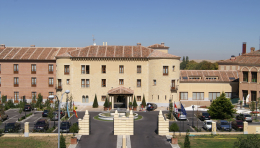 Fachada principal. Hotel Cándido